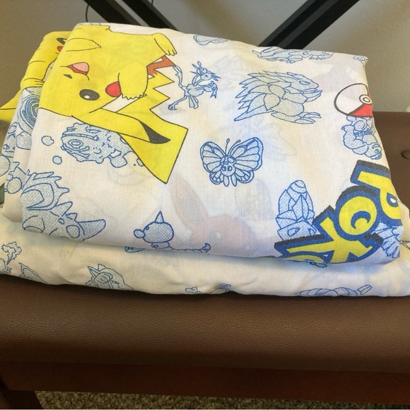 Vintage 90’s Pokemon twin Bedding Sheets - Yellow and Blue - Picture 2 of 5